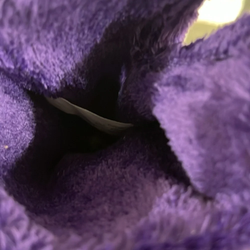 Suede purple gloves